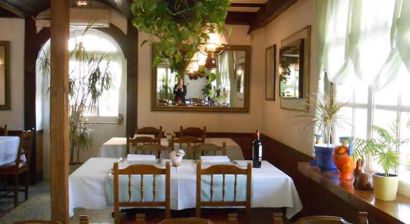 Hotel Marbella Росес Екстериор снимка