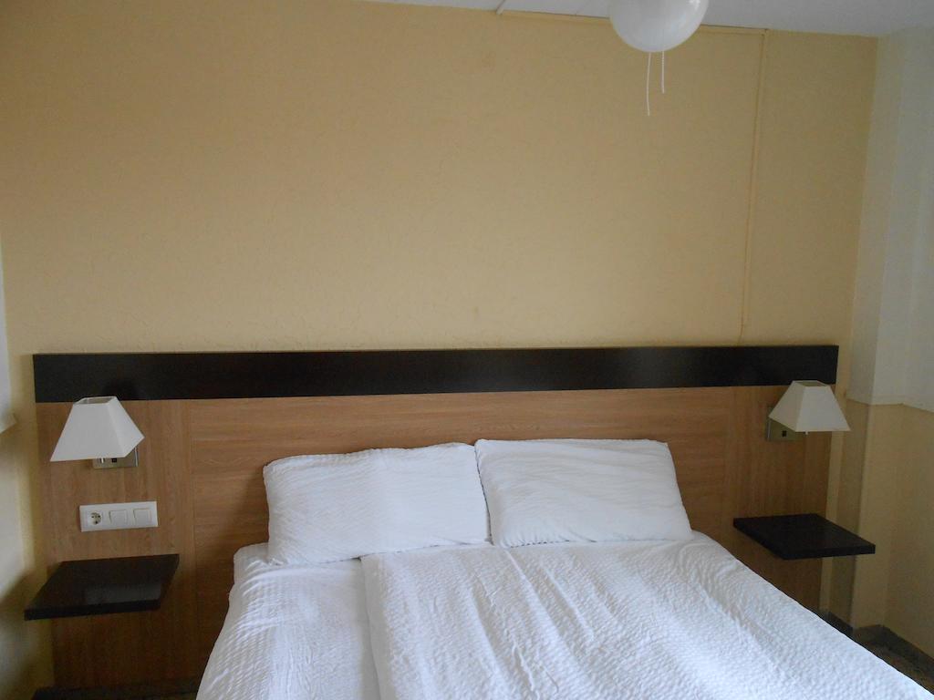 Hotel Marbella Росес Екстериор снимка