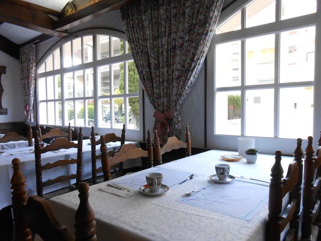 Hotel Marbella Росес Екстериор снимка