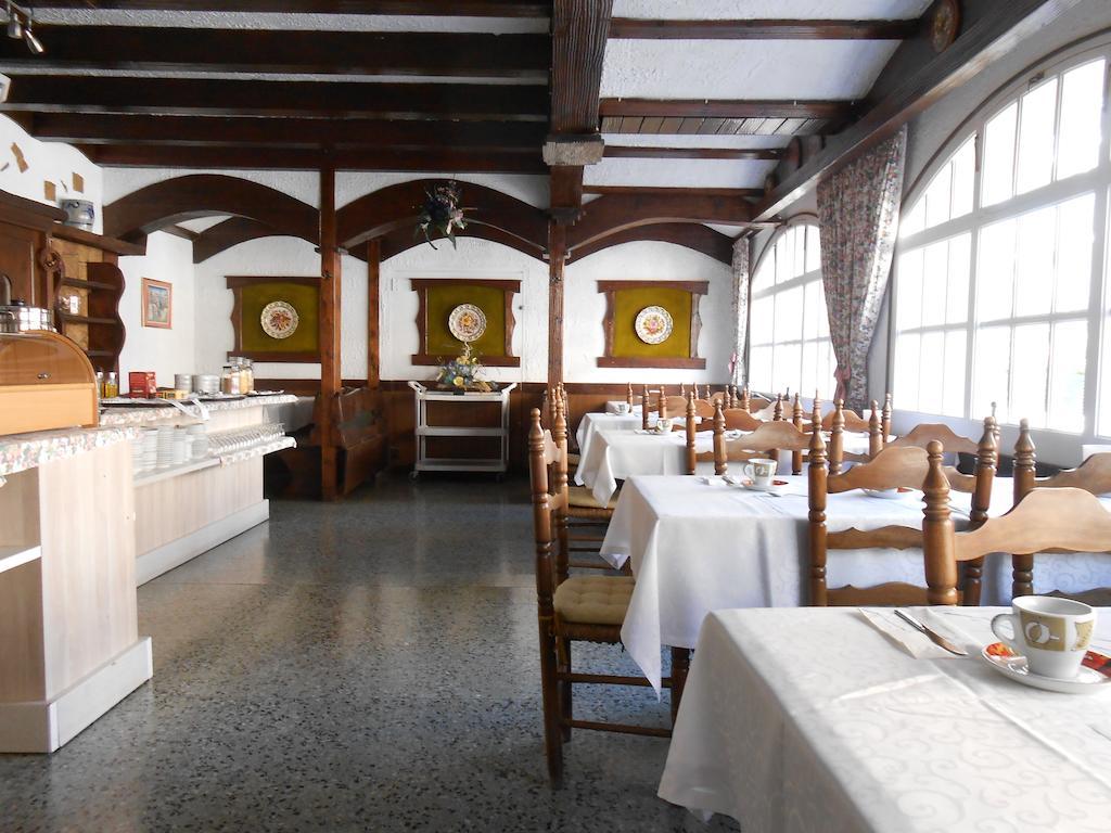 Hotel Marbella Росес Екстериор снимка